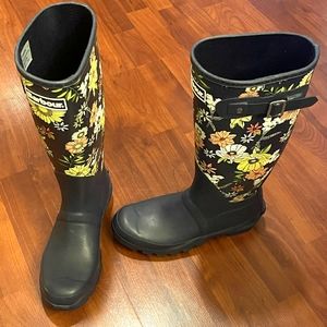 Floral Barbour Rain 🌧 Boots. NWOT. Size 9